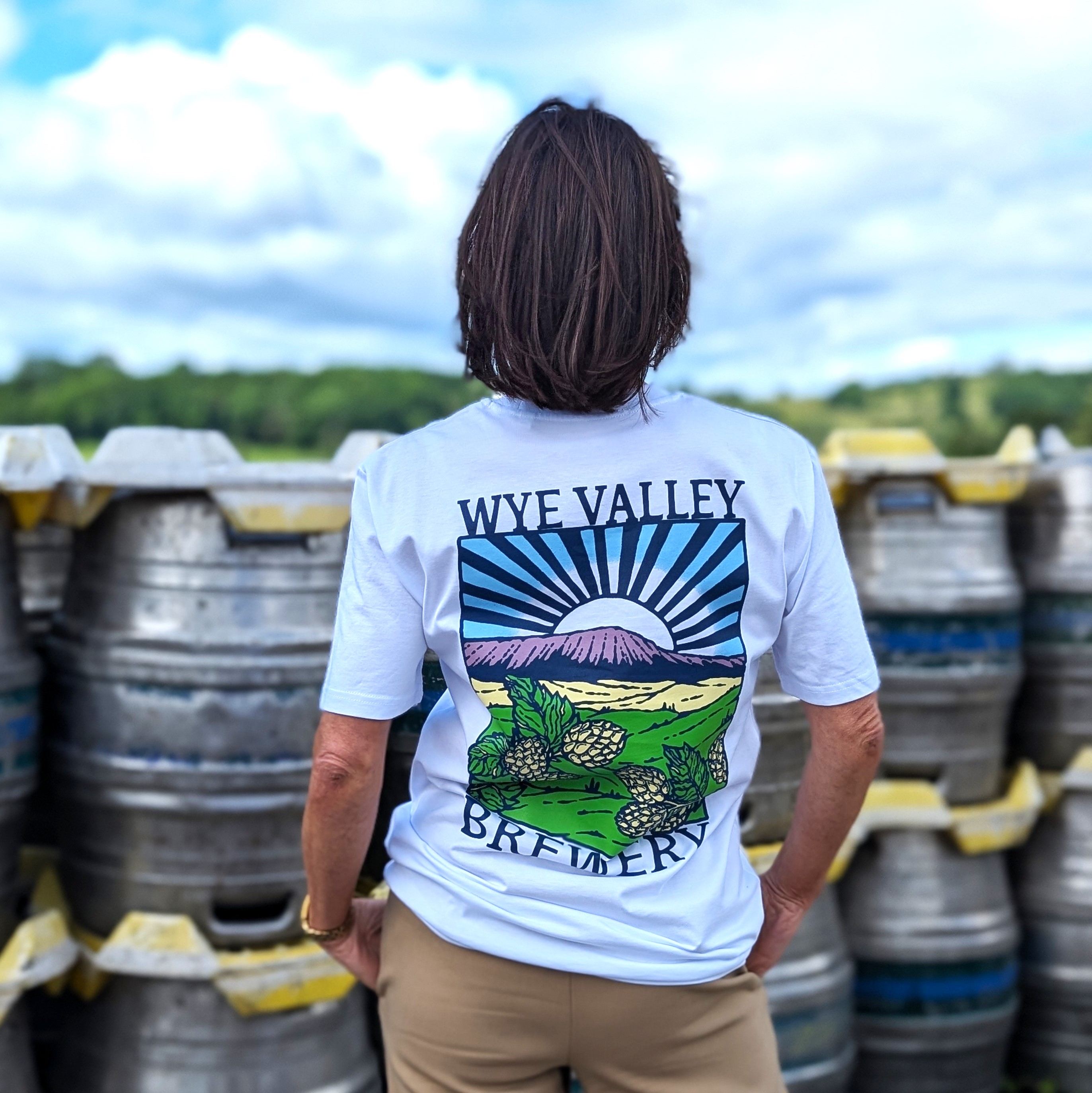 Image of WHITE ILLUSTRATED TEE