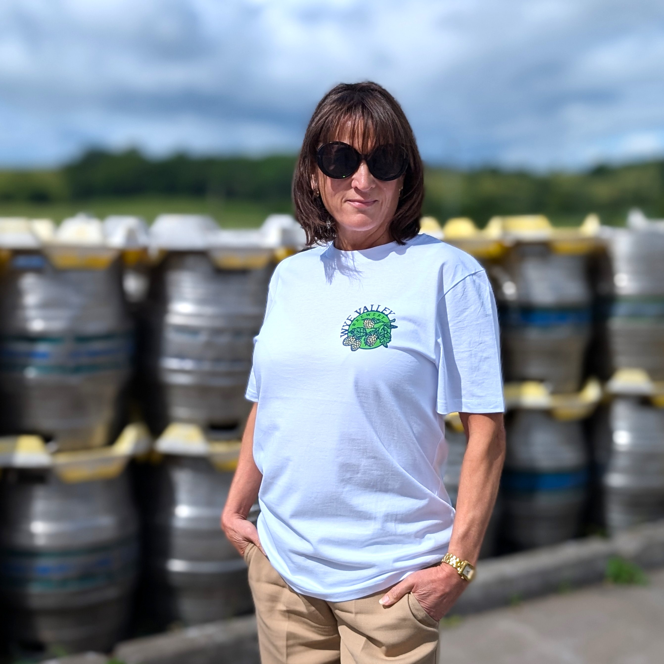 Image of WHITE ILLUSTRATED TEE